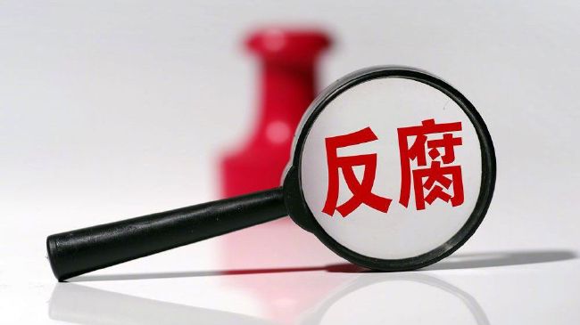 一女被两男吃奶玩乳尖